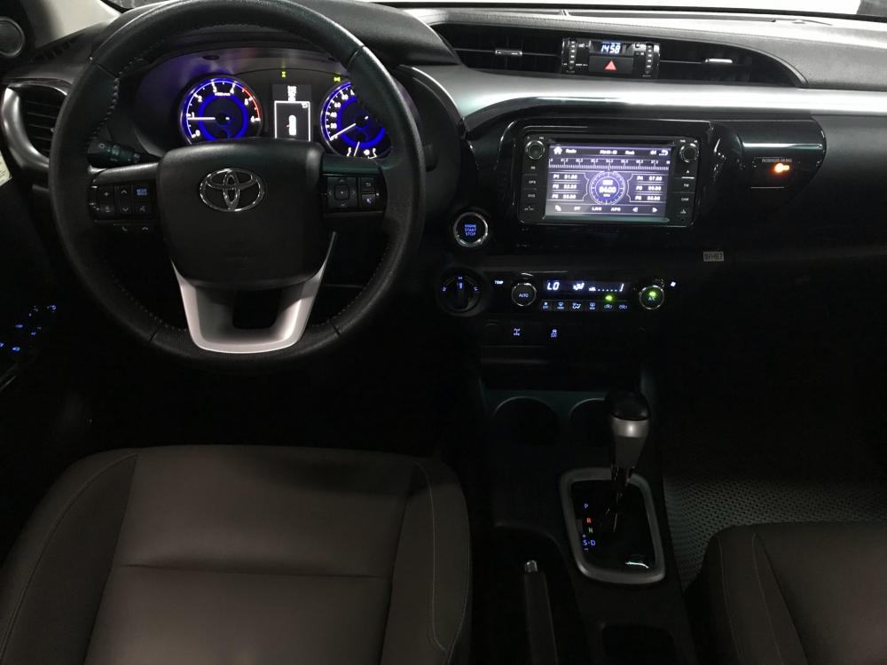Toyota Hilux 3.0 4x4 AT 2015 - Cần bán Toyota Hilux 3.0 4x4 AT đời 2016, màu bạc, nhập khẩu