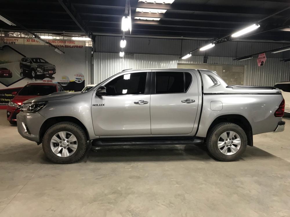 Toyota Hilux 3.0 4x4 AT 2015 - Cần bán Toyota Hilux 3.0 4x4 AT đời 2016, màu bạc, nhập khẩu