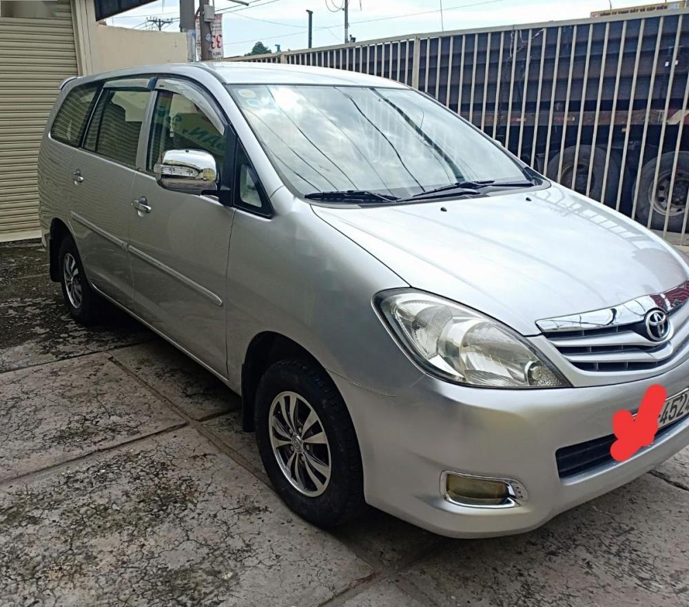 Toyota Innova G 2010 - Bán ô tô Toyota Innova G năm sản xuất 2010, màu bạc 