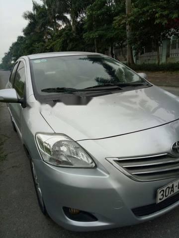 Toyota Vios E  2010 - Cần bán lại xe Toyota Vios E 2010, màu bạc, giá tốt