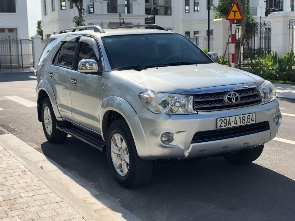 Toyota Fortuner 2.5G 2011 - Cần bán lại xe Toyota Fortuner 2.5G sản xuất năm 2011, màu bạc  