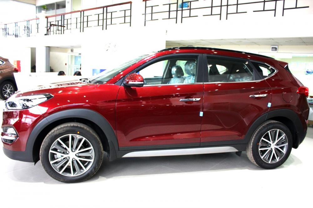 Hyundai Tucson 2.0 AT   2018 - Chỉ cần 270tr có thể nhận ngay Tucson 2.0 AT đặc biệt 2018. LH: 0905 444 641 Mr- Nhật để nhận được ưu đãi giá tốt