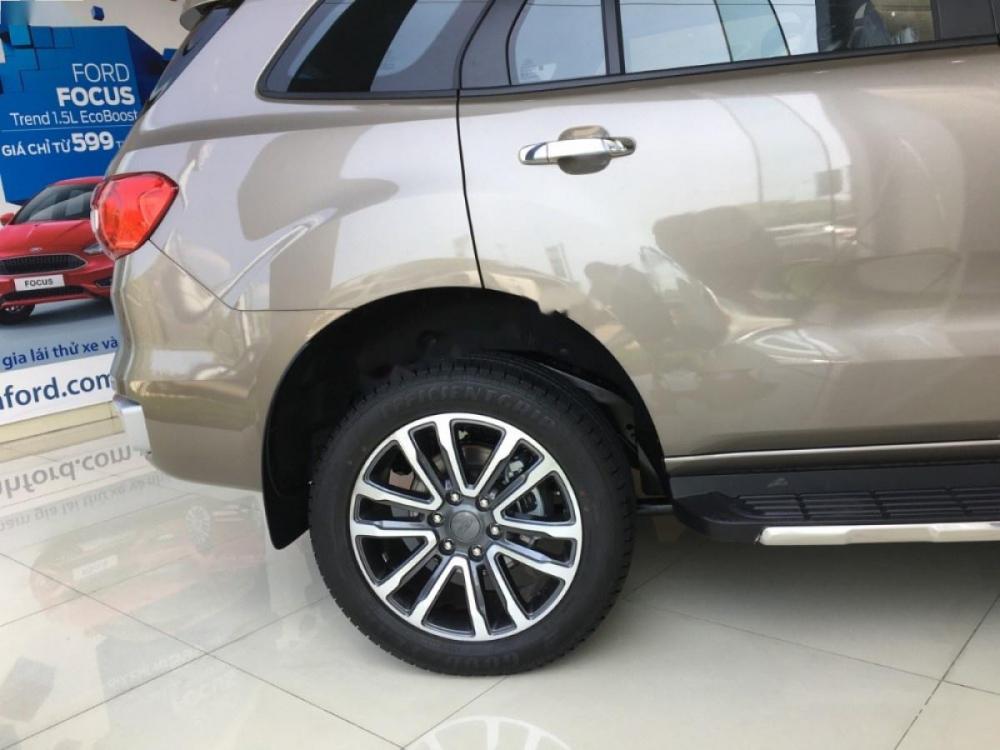 Ford Everest 2018 - Bán xe Ford Everest sản xuất 2018, màu vàng 