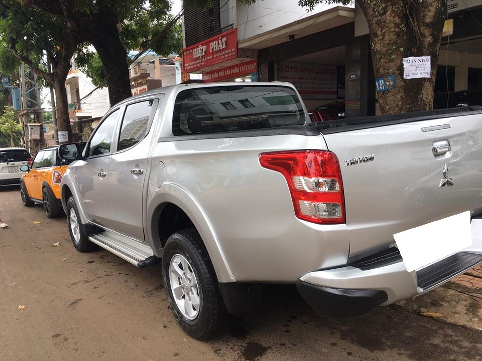 Mitsubishi Triton 2016 - Bán gấp xe Triton 2016, số sàn, một cầu, màu bạc