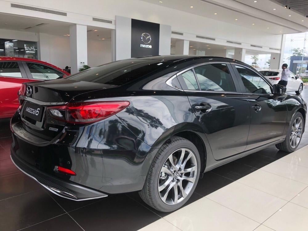 Mazda 6 2.5 Premium 2018 - Cần bán Mazda 6 năm 2018, 819 triệu chỉ cần trả trước 300 triệu - Hotline tư vấn: 0909 272 088 Yến - Showroom Bình Tân