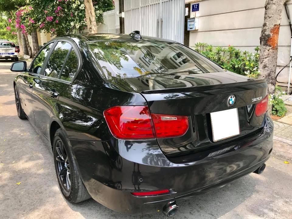 BMW 3 Series 20i3 2013 - Bán xe BMW 3 Series 320i đời 2013 màu đen, nội thất đen cực sang