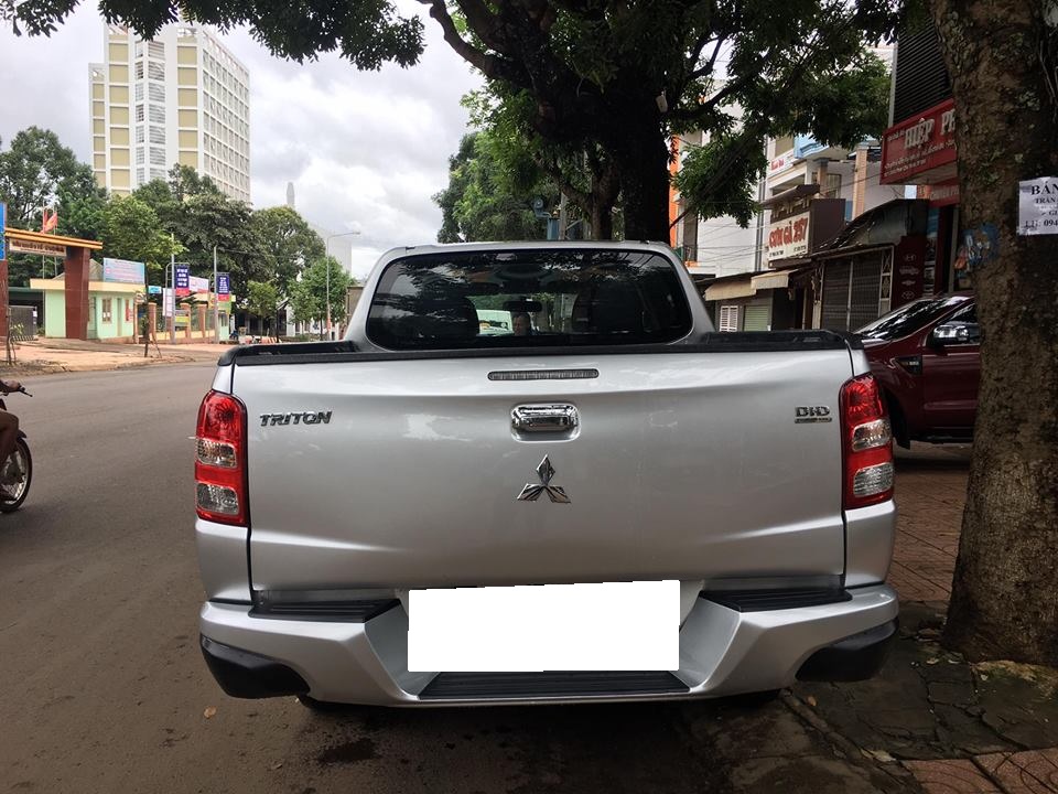 Mitsubishi Triton 2016 - Bán gấp xe Triton 2016, số sàn, một cầu, màu bạc