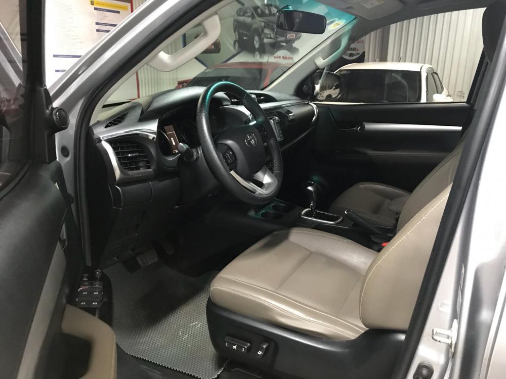 Toyota Hilux 3.0 4x4 AT 2015 - Cần bán Toyota Hilux 3.0 4x4 AT đời 2016, màu bạc, nhập khẩu