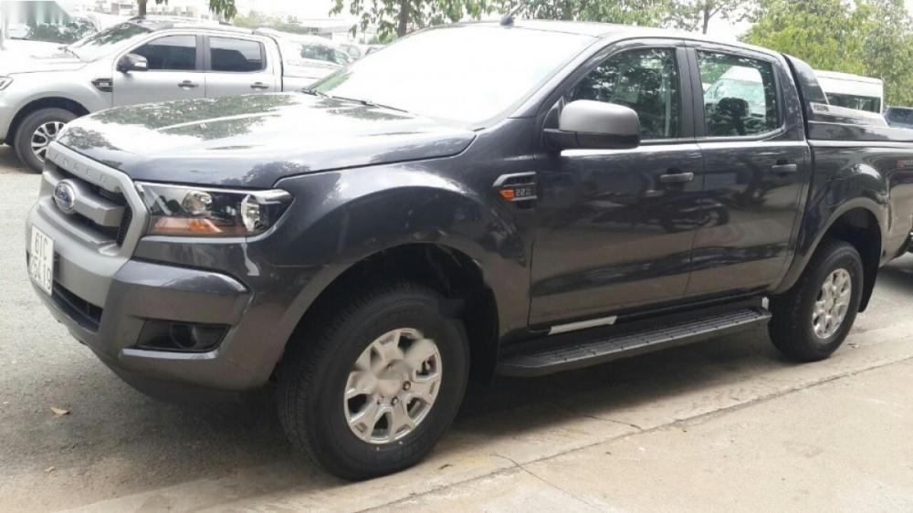 Ford Ranger XLS 2.2L 4x2 MT 2017 - Cần bán gấp Ford Ranger XLS 2.2L 4x2 MT năm 2017, màu xám, nhập khẩu 