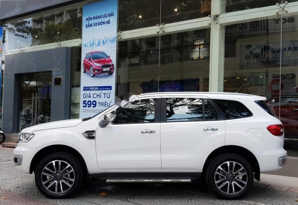 Ford Everest Titanium Bi-Turbo 2018 - Cần bán xe Ford Everest Titanium Bi-Turbo đời 2018, màu trắng 