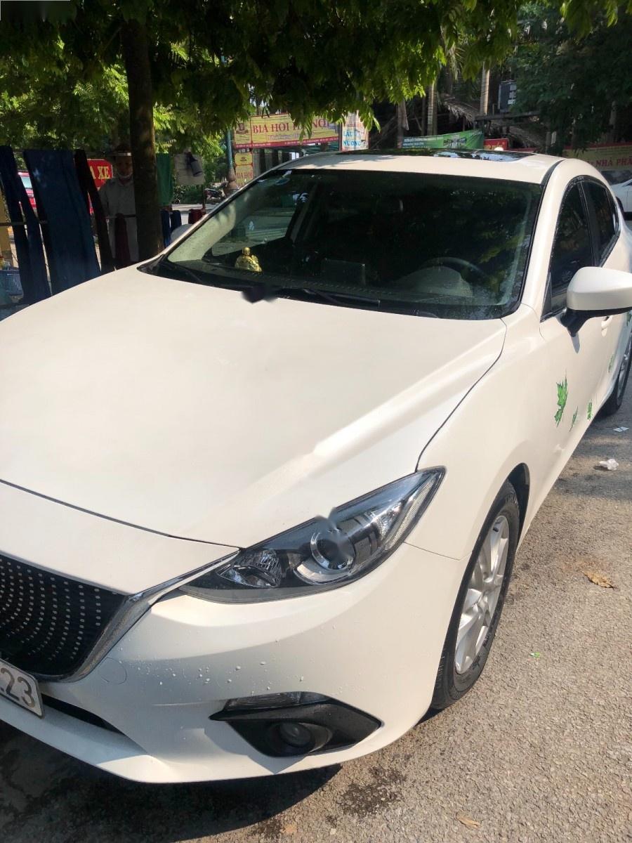 Mazda 3 1.5AT 2017 - Bán xe Mazda 3 hatchback 1.5 AT năm sản xuất 2017, màu trắng