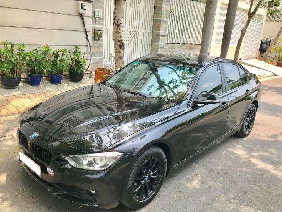 BMW 3 Series 20i3 2013 - Bán xe BMW 3 Series 320i đời 2013 màu đen, nội thất đen cực sang