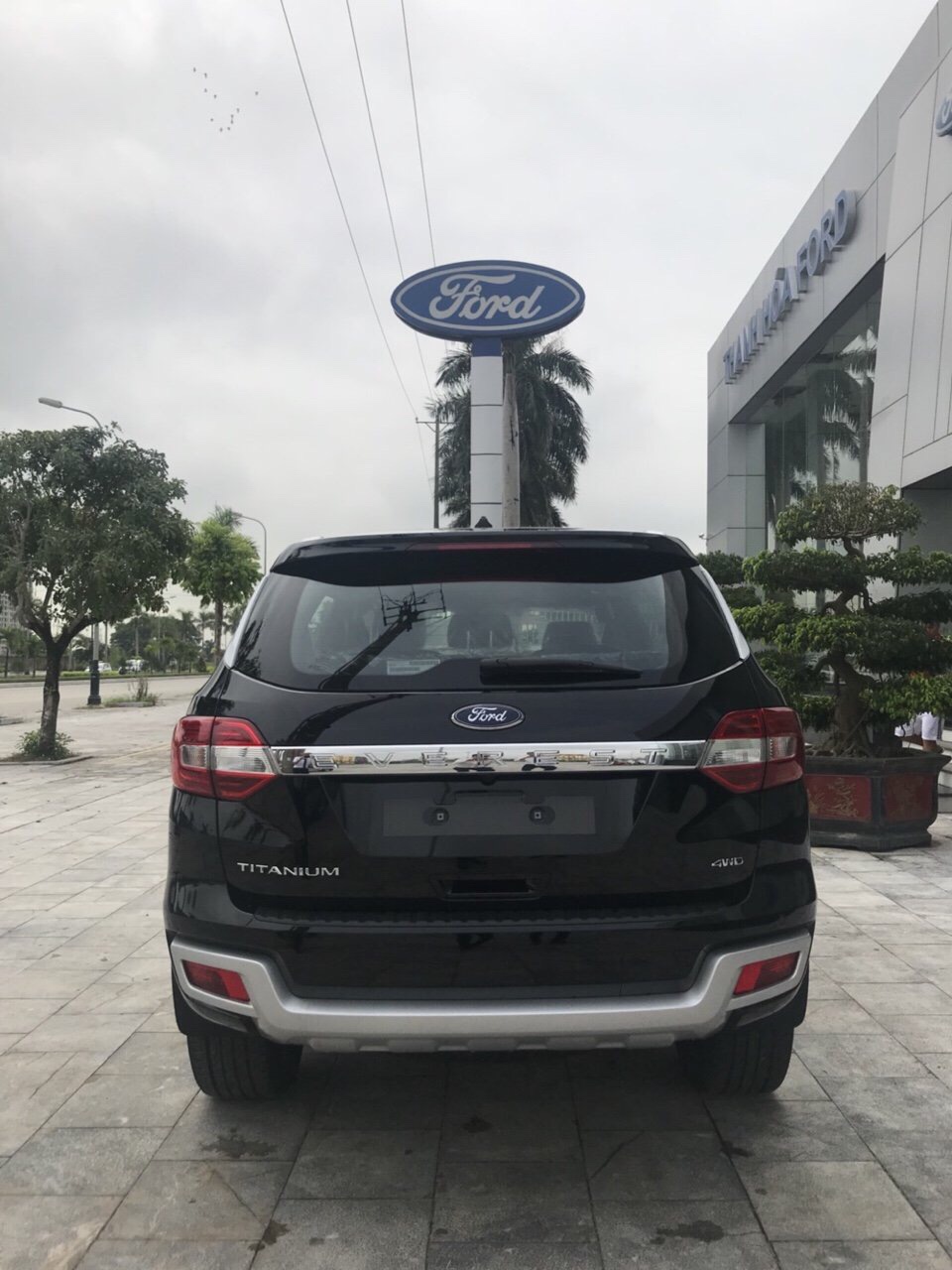 Ford Everest Titanium 2018 - Bán Ford Everest 2018 bản Titanium 4x2 hỗ trợ làm các thủ tục đăng ký đăng kiểm tại Phú Thọ LH: 0941921742