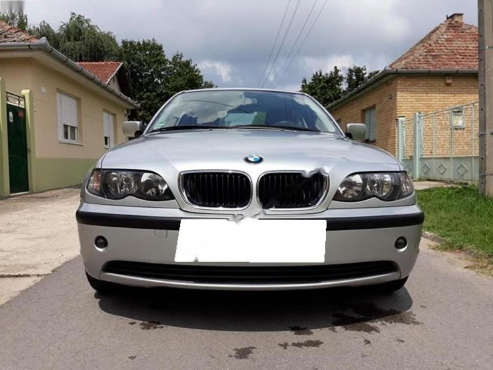 BMW 3 Series 318i   2005 - Cần tiền bán gấp BMW 318i, sản xuất 2005, màu bạc, nhà ít sử dụng