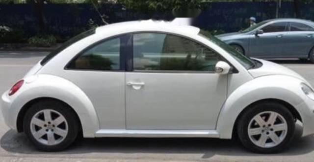 Volkswagen Beetle   2010 - Cần bán lại xe Volkswagen Beetle năm 2010, màu trắng, nhập khẩu nguyên chiếc, giá tốt