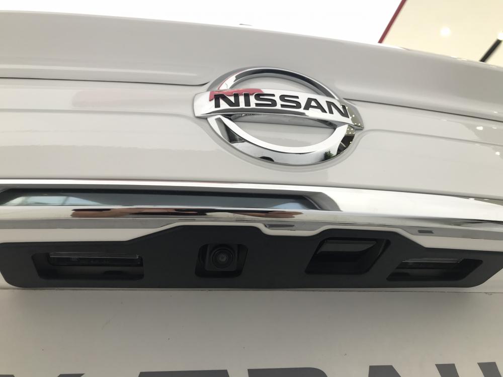 Nissan X trail 2.0 SL Luxury 2018 - Cần bán xe Nissan X Trail 2.0 SL Luxury sản xuất 2018, màu trắng, giá 951tr