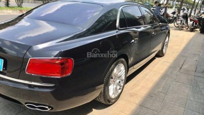 Bentley Continental Flying Spur 4.0L 2016 - Cần bán Bentley Continental năm sản xuất 2016, màu đen, nhập khẩu nguyên chiếc