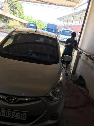 Hyundai Eon 2013 - Bán Hyundai Eon năm sản xuất 2013, màu bạc xe gia đình, giá tốt