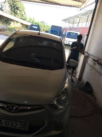 Hyundai Eon 2013 - Bán Hyundai Eon năm sản xuất 2013, màu bạc xe gia đình, giá tốt