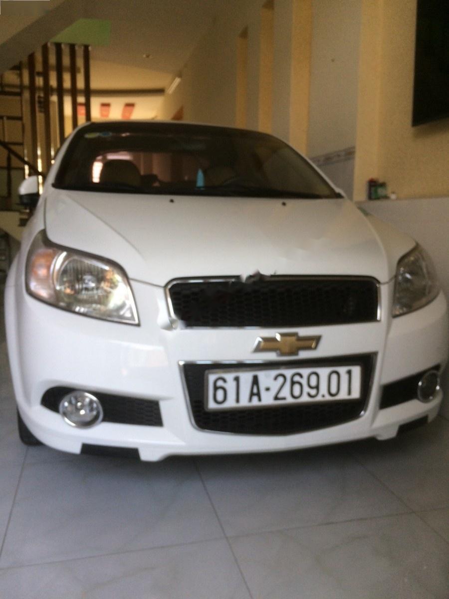 Chevrolet Aveo LTZ 1.5 AT 2015 - Cần bán Chevrolet Aveo LTZ 1.5 AT năm 2015, màu trắng xe gia đình