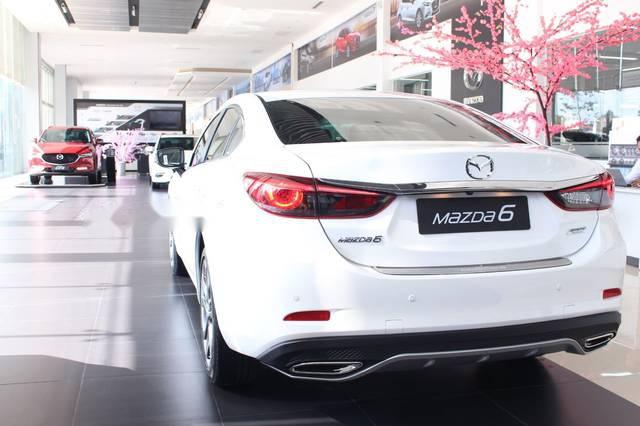 Mazda 6 2018 - Bán Mazda 6 đời 2018, màu trắng, giá chỉ 899 triệu