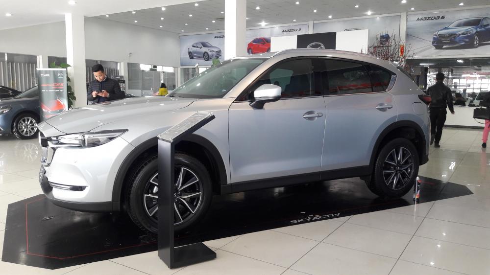 Mazda CX 5 2.5 2018 - Mua Mazda CX5 2018, thay dầu, bảo dưỡng miễn phí. Không lo chi phí về sau. Hỗ trợ trả góp 90%. LH 0975930716