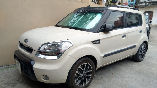 Kia Soul   1.6 AT  2010 - Bán Kia Soul 1.6 AT đời 2010, màu trắng  