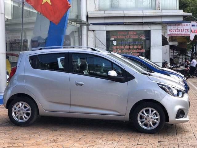 Chevrolet Spark  LT   2018 - Bán ô tô Chevrolet Spark LT năm sản xuất 2018, màu bạc, nhập khẩu, xe mới 100%