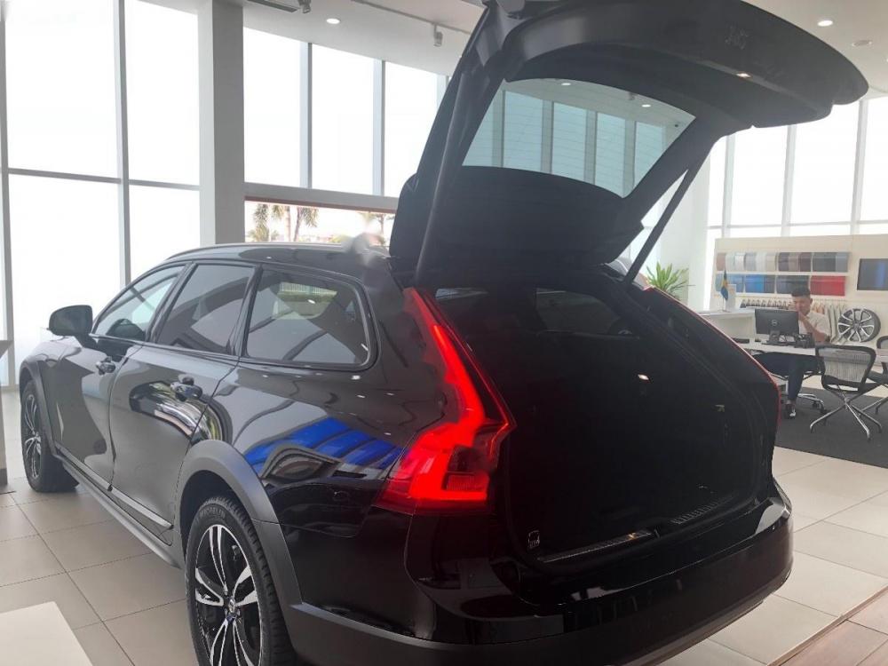 Volvo V90 Cross County T6 AWD 2018 - Bán Volvo V90 Cross County T6 AWD sản xuất năm 2018, màu đen sang trọng đẳng cấp