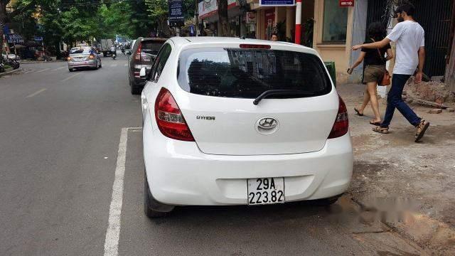 Hyundai i20 2011 - Bán xe Hyundai i20 sản xuất 2011, màu trắng chính chủ