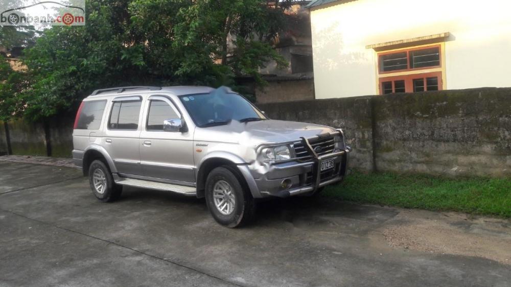 Ford Everest 2.6L 4x2 MT 2006 - Bán Ford Everest 2.6L 4x2 MT năm 2006, màu bạc chính chủ