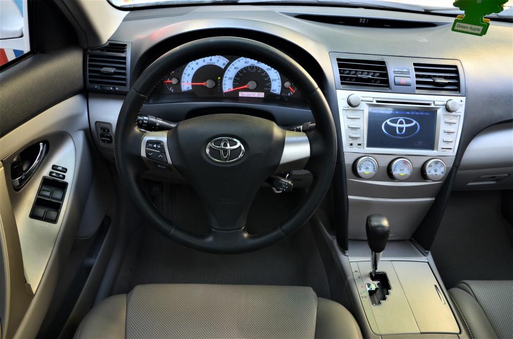 Toyota Camry SE 2010 - Cần bán xe Toyota Camry SE đời 2010, màu trắng, nhập khẩu