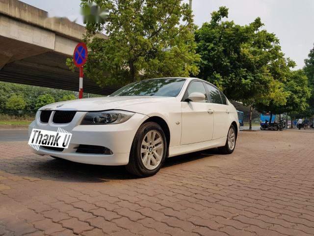 BMW 3 Series  320i 2008 - Cần bán lại xe BMW 320i sản xuất 2008, màu trắng, nhập khẩu nguyên chiếc