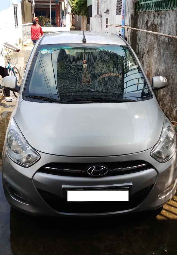 Hyundai i10 2011 - Cần bán gấp Hyundai i10 đời 2011, màu xám, nhập khẩu chính chủ 