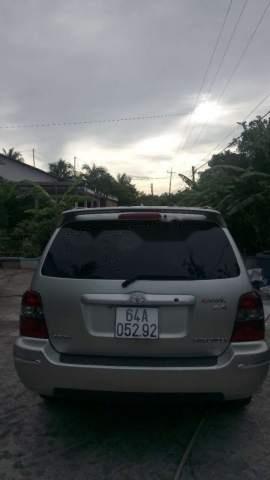 Toyota Highlander   2.4L. 2005 - Cần bán xe Toyota Highlander 2.4L. đời 2005, màu bạc, giá chỉ 500 triệu