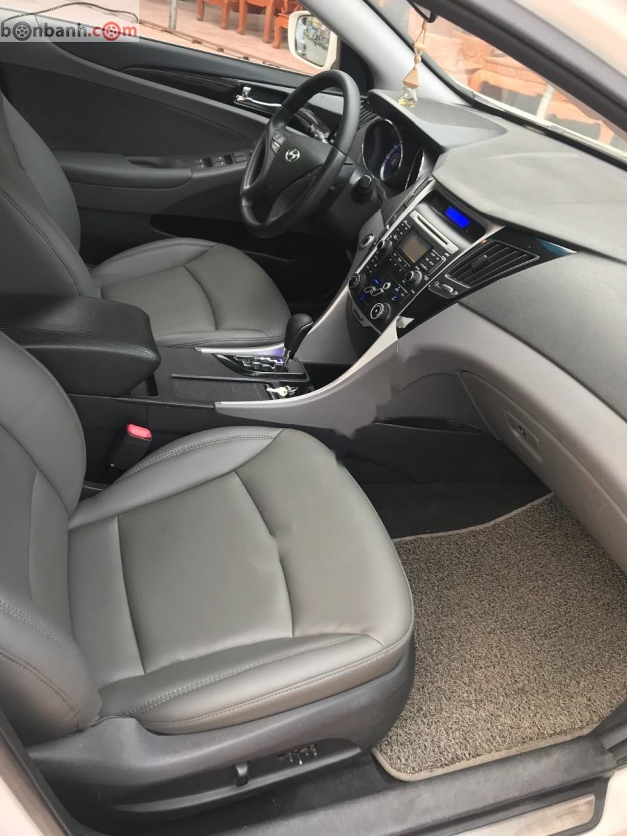 Hyundai Sonata 2011 - Bán Hyundai Sonata sản xuất 2011, màu trắng, xe nhập 
