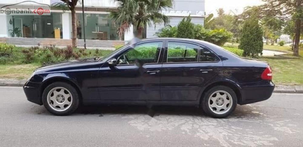 Mercedes-Benz E class E240 2004 - Cần bán xe Mercedes E240 năm sản xuất 2004, màu đen, xe nhập, giá chỉ 328 triệu