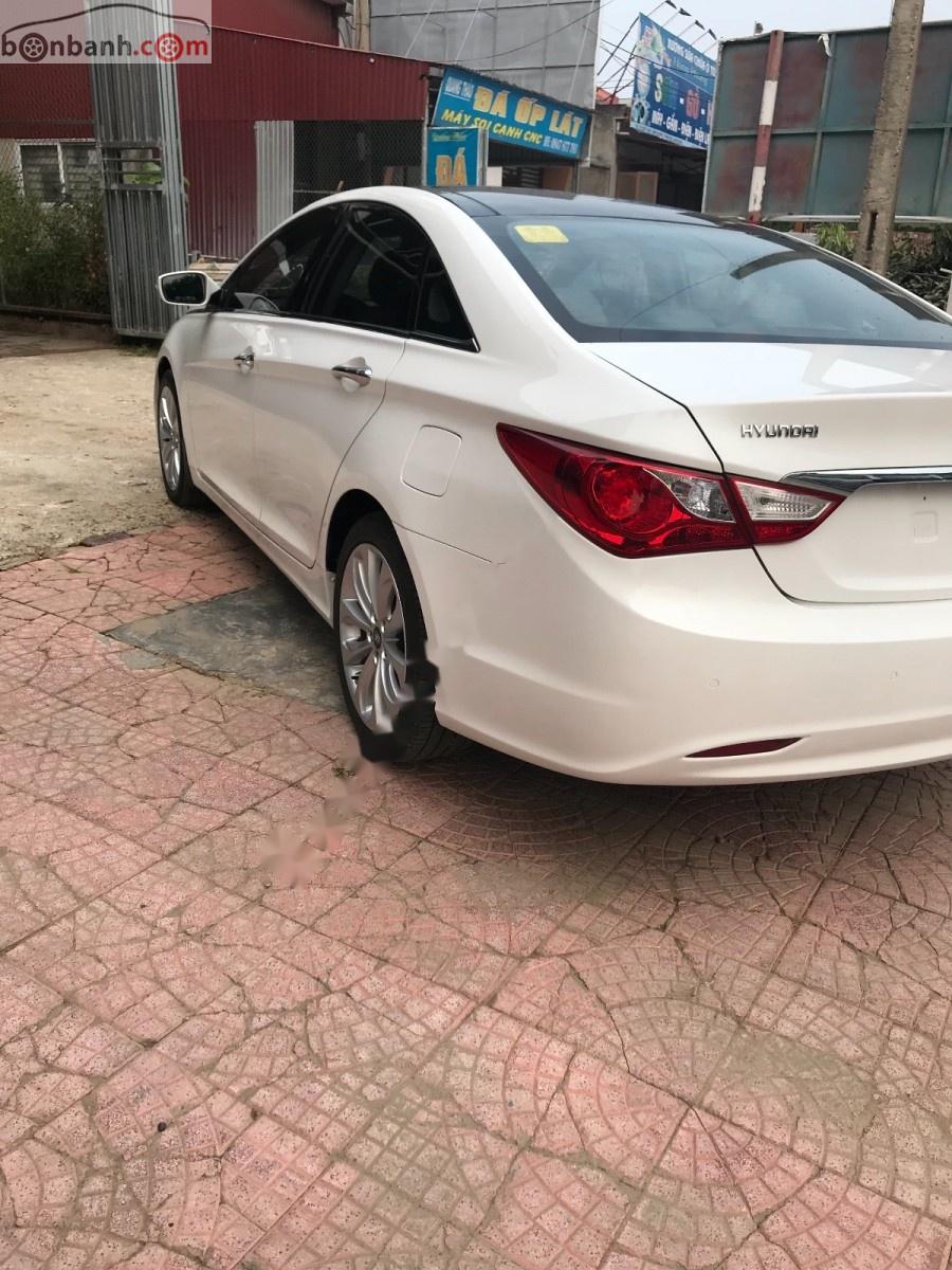 Hyundai Sonata 2011 - Bán Hyundai Sonata sản xuất 2011, màu trắng, xe nhập 