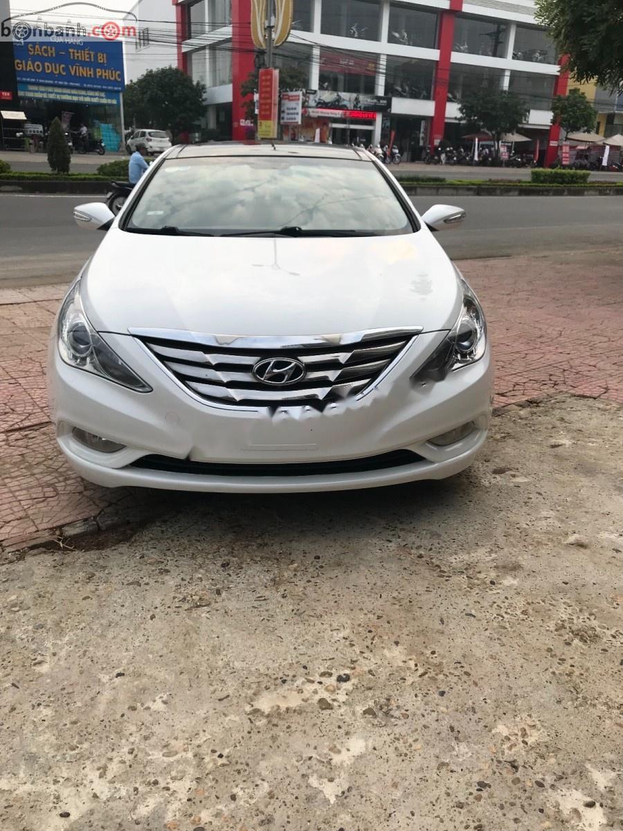 Hyundai Sonata 2011 - Bán Hyundai Sonata sản xuất 2011, màu trắng, xe nhập 