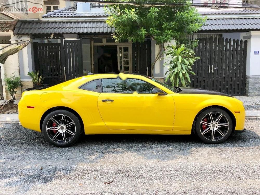 Chevrolet Camaro 3.6 RS 2010 - Cần bán gấp Chevrolet Camaro 3.6 RS năm sản xuất 2010, màu vàng, nhập khẩu