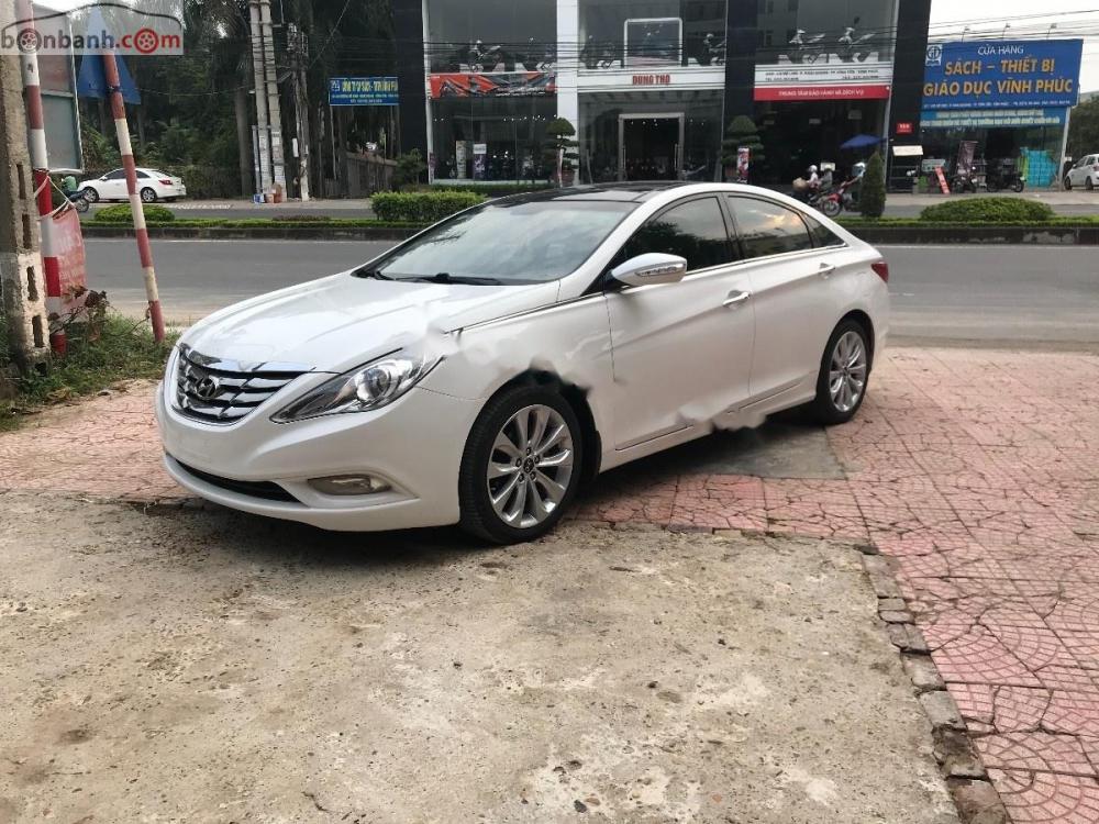 Hyundai Sonata 2011 - Bán Hyundai Sonata sản xuất 2011, màu trắng, xe nhập 