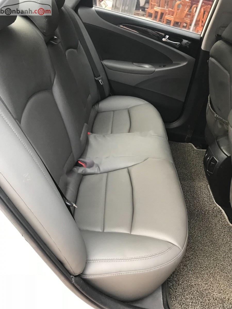 Hyundai Sonata 2011 - Bán Hyundai Sonata sản xuất 2011, màu trắng, xe nhập 