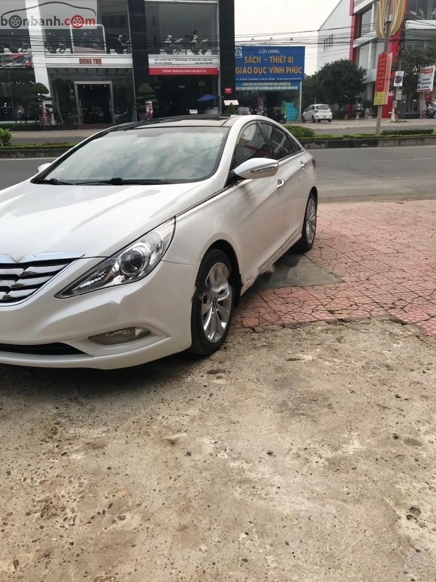 Hyundai Sonata 2011 - Bán Hyundai Sonata sản xuất 2011, màu trắng, xe nhập 