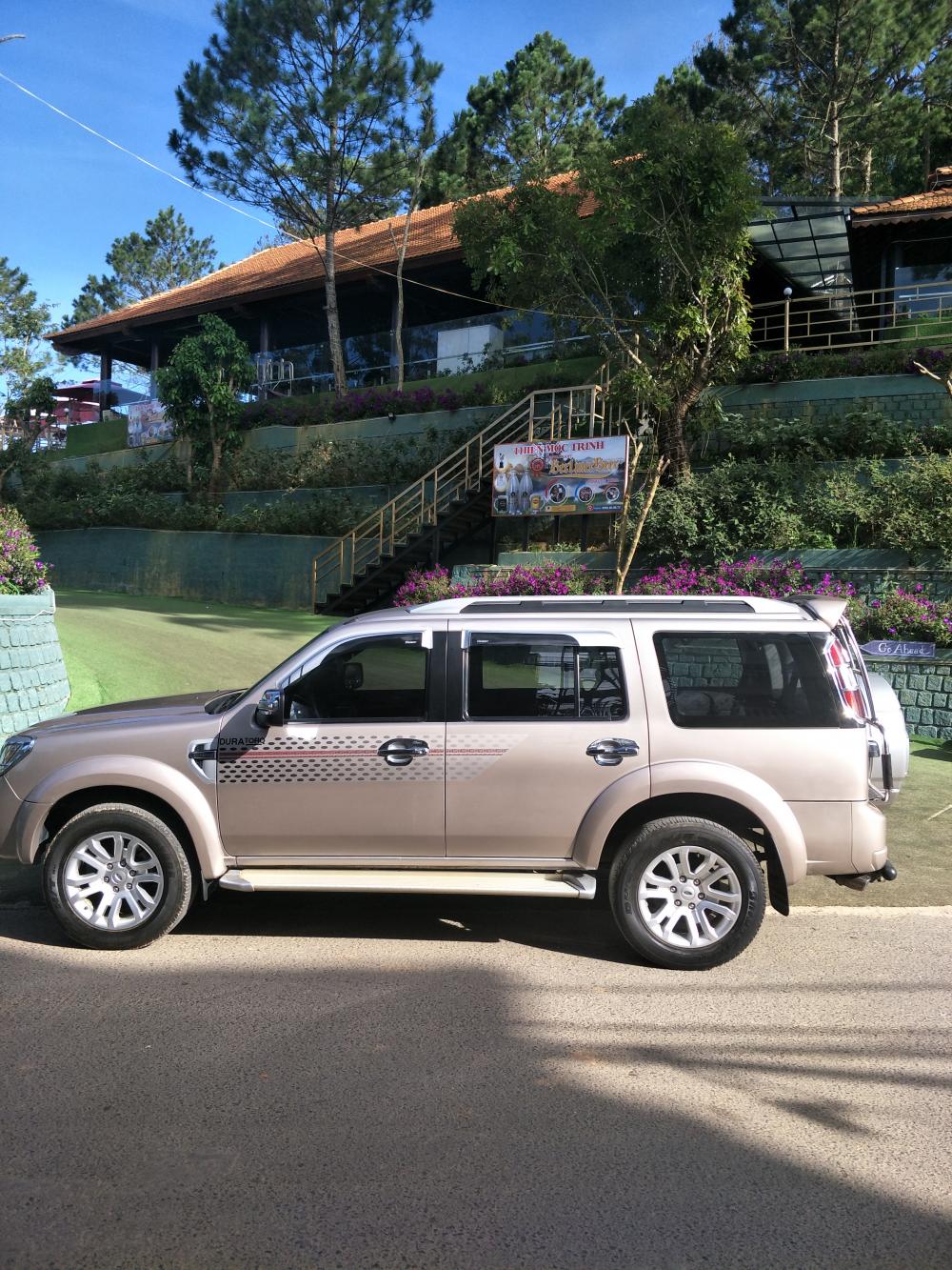 Ford Everest 2015 - Bán Ford Everest đời 2014, xe chính chủ, sử dụng gia đình, không bị tai nạn