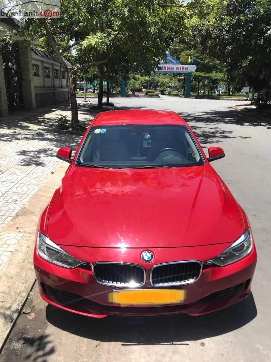 BMW 3 Series 320i 2013 - Cần bán BMW 3 Series 320i sản xuất năm 2013, màu đỏ, nhập khẩu, giá tốt