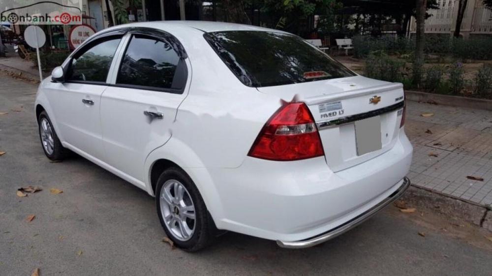 Chevrolet Aveo MT 2016 - Bán Chevrolet Aveo mt năm 2016, màu trắng số sàn