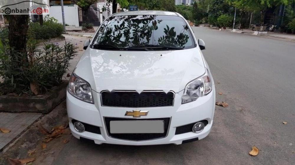 Chevrolet Aveo MT 2016 - Bán Chevrolet Aveo mt năm 2016, màu trắng số sàn