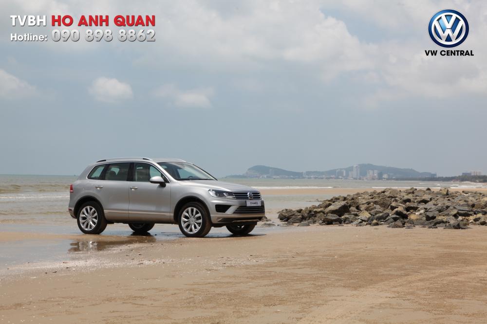 Volkswagen Touareg 2018 - Bán Touareg bạc - SUV gầm cao nhập khẩu chính hãng Volkswagen, xe giao ngay/ Hotline: 090.898.8862