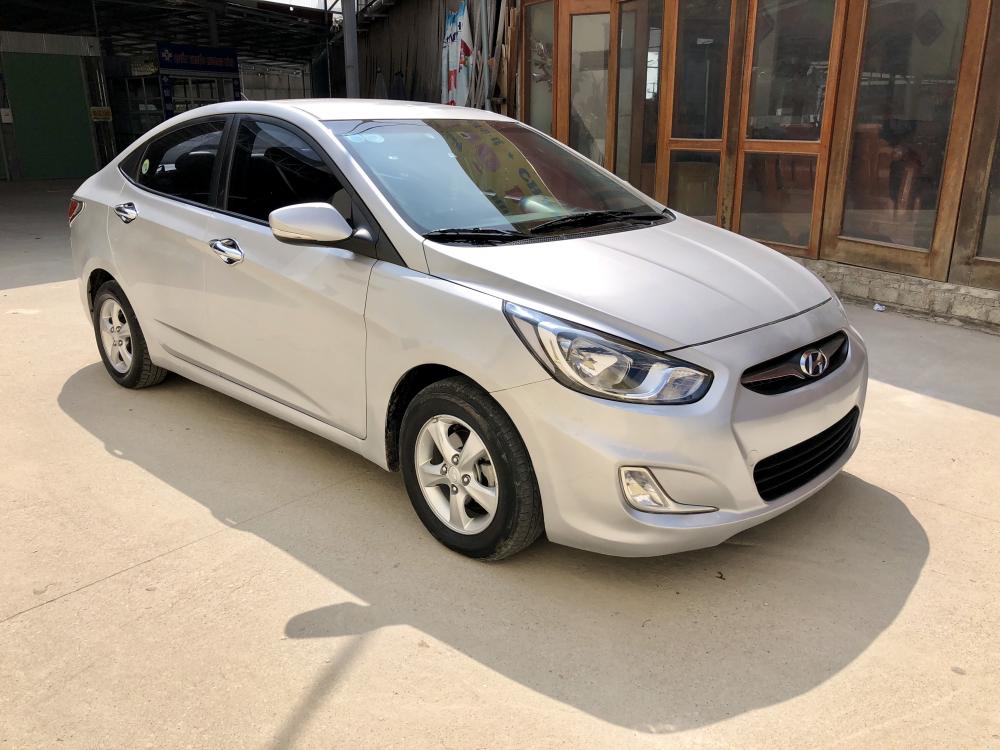 Hyundai Accent VVT 2010 - Cần bán xe Hyundai Accent VVT năm 2010, màu bạc, 325 triệu