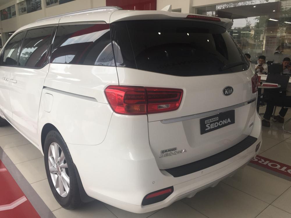 Kia Sedona Platinum D 2018 - Bán xe Kia Sedona Platinum D đời 2018, màu trắng